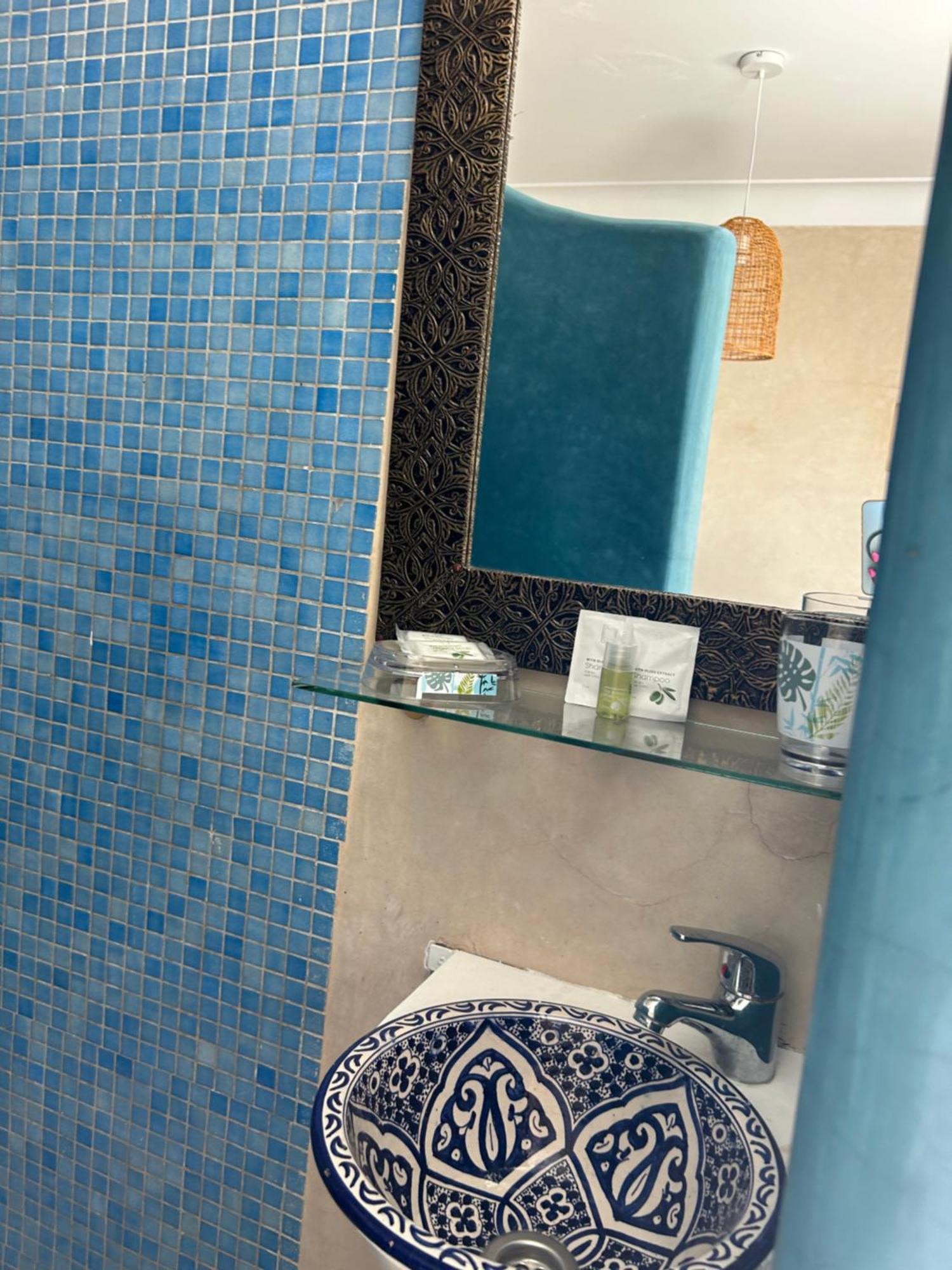 Riad Amazing Amazigh Avec Jacuzzi Petit Dejeuner Compris Avec Aussi Chambres Familiales Pres De La Place Jemaa El Fna Marrakesh Luaran gambar