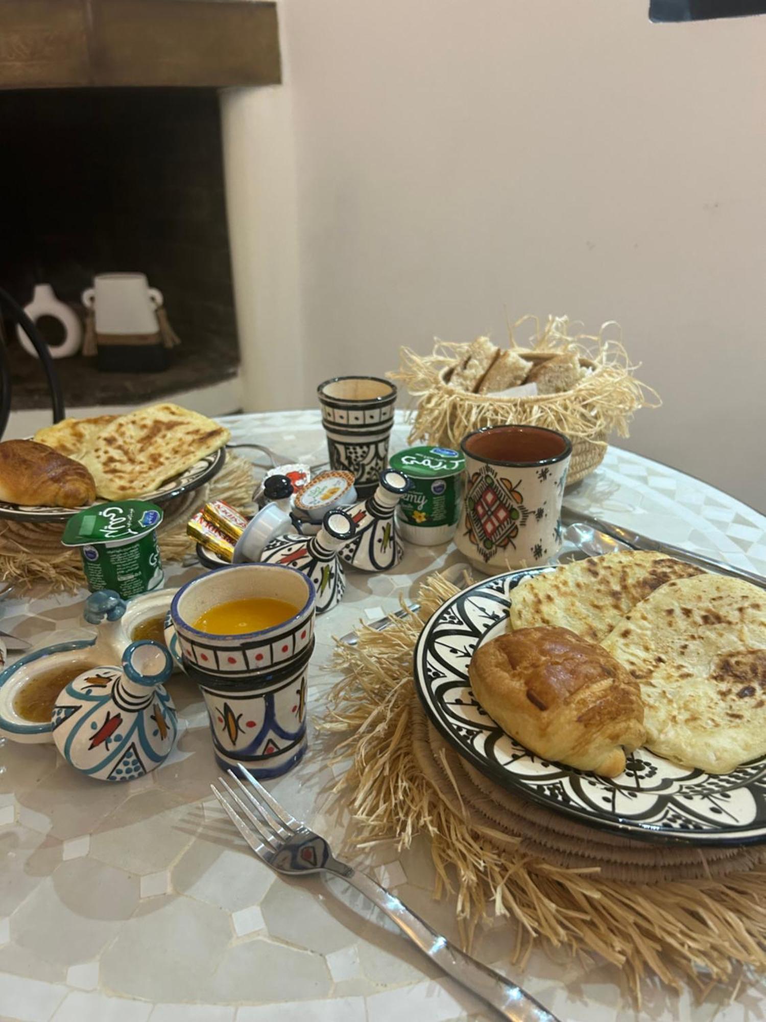 Riad Amazing Amazigh Avec Jacuzzi Petit Dejeuner Compris Avec Aussi Chambres Familiales Pres De La Place Jemaa El Fna Marrakesh Luaran gambar