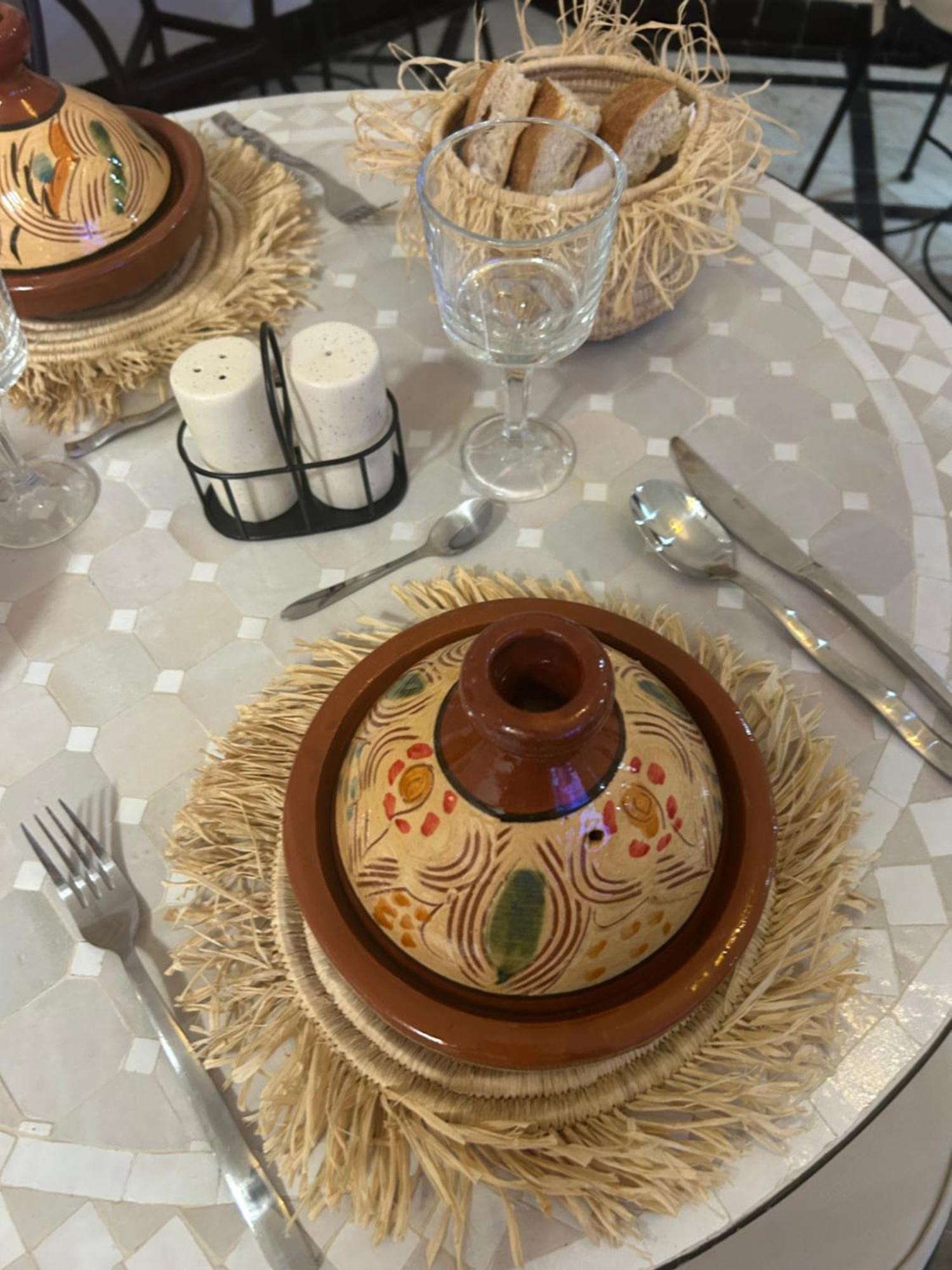 Riad Amazing Amazigh Avec Jacuzzi Petit Dejeuner Compris Avec Aussi Chambres Familiales Pres De La Place Jemaa El Fna Marrakesh Luaran gambar