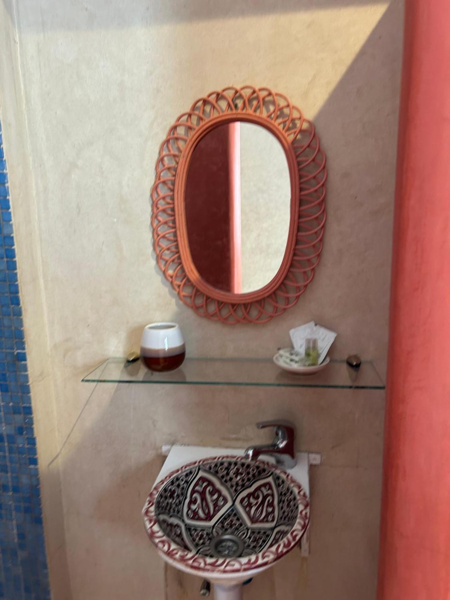 Riad Amazing Amazigh Avec Jacuzzi Petit Dejeuner Compris Avec Aussi Chambres Familiales Pres De La Place Jemaa El Fna Marrakesh Luaran gambar
