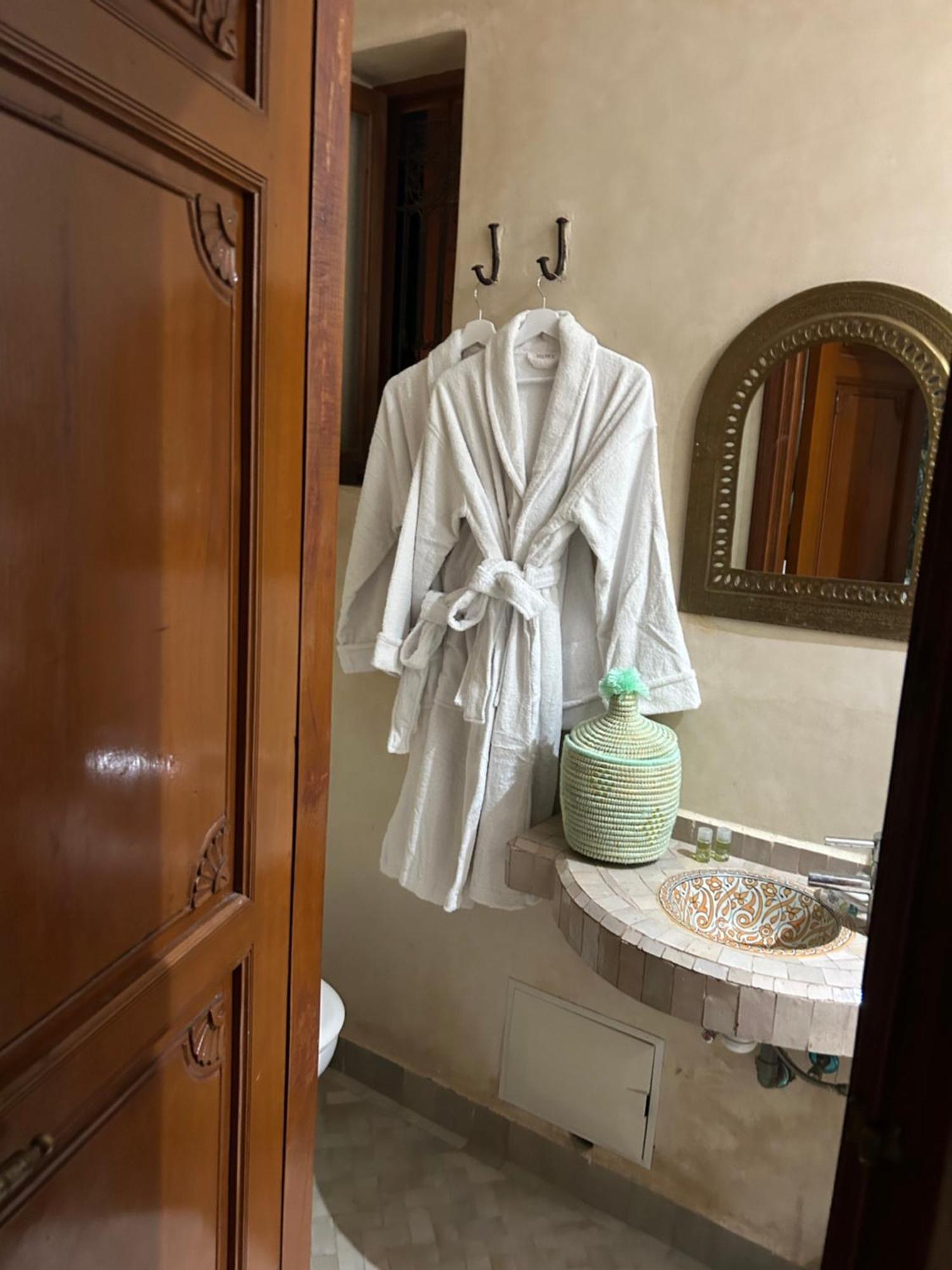 Riad Amazing Amazigh Avec Jacuzzi Petit Dejeuner Compris Avec Aussi Chambres Familiales Pres De La Place Jemaa El Fna Marrakesh Luaran gambar