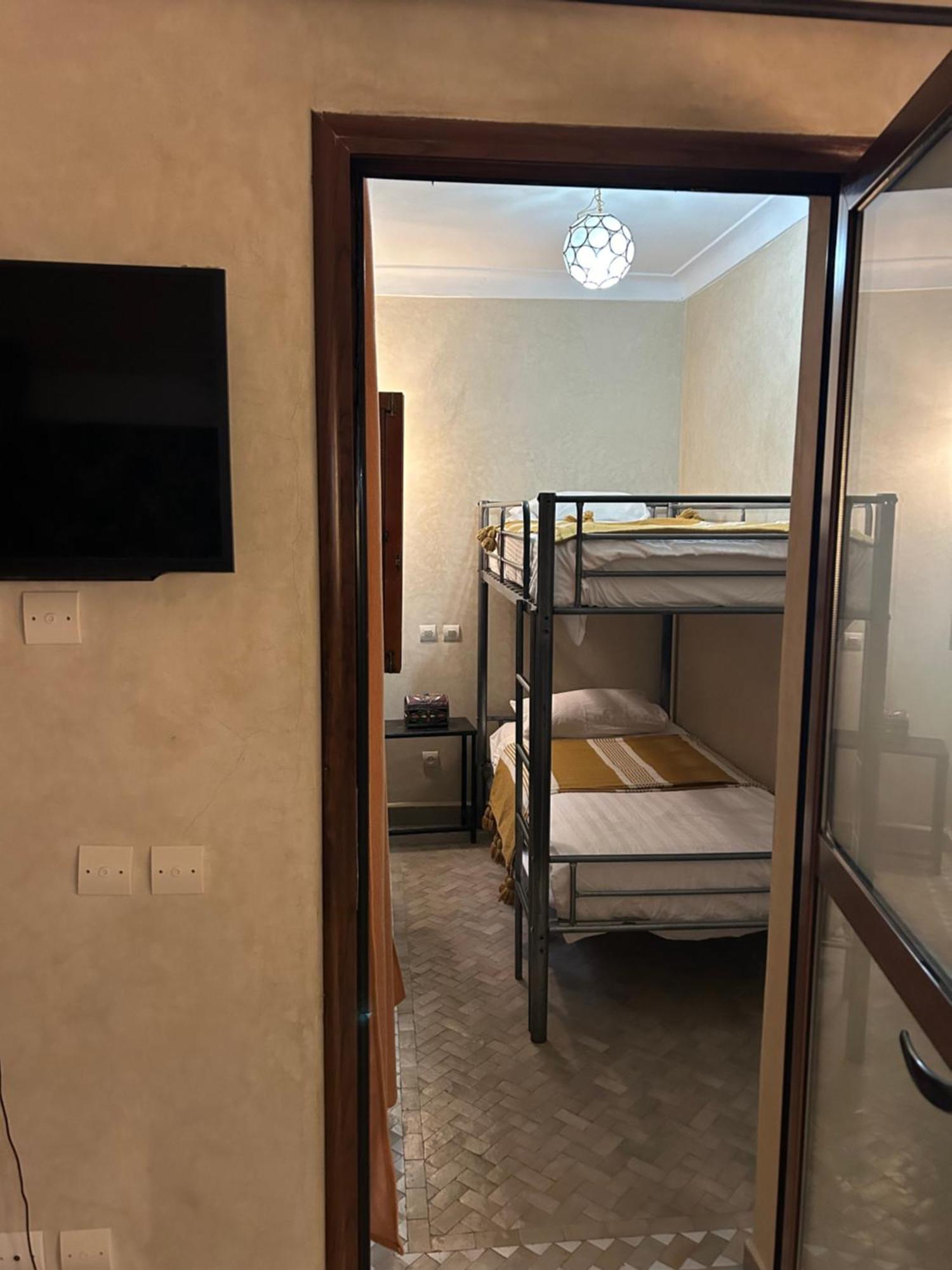 Riad Amazing Amazigh Avec Jacuzzi Petit Dejeuner Compris Avec Aussi Chambres Familiales Pres De La Place Jemaa El Fna Marrakesh Luaran gambar
