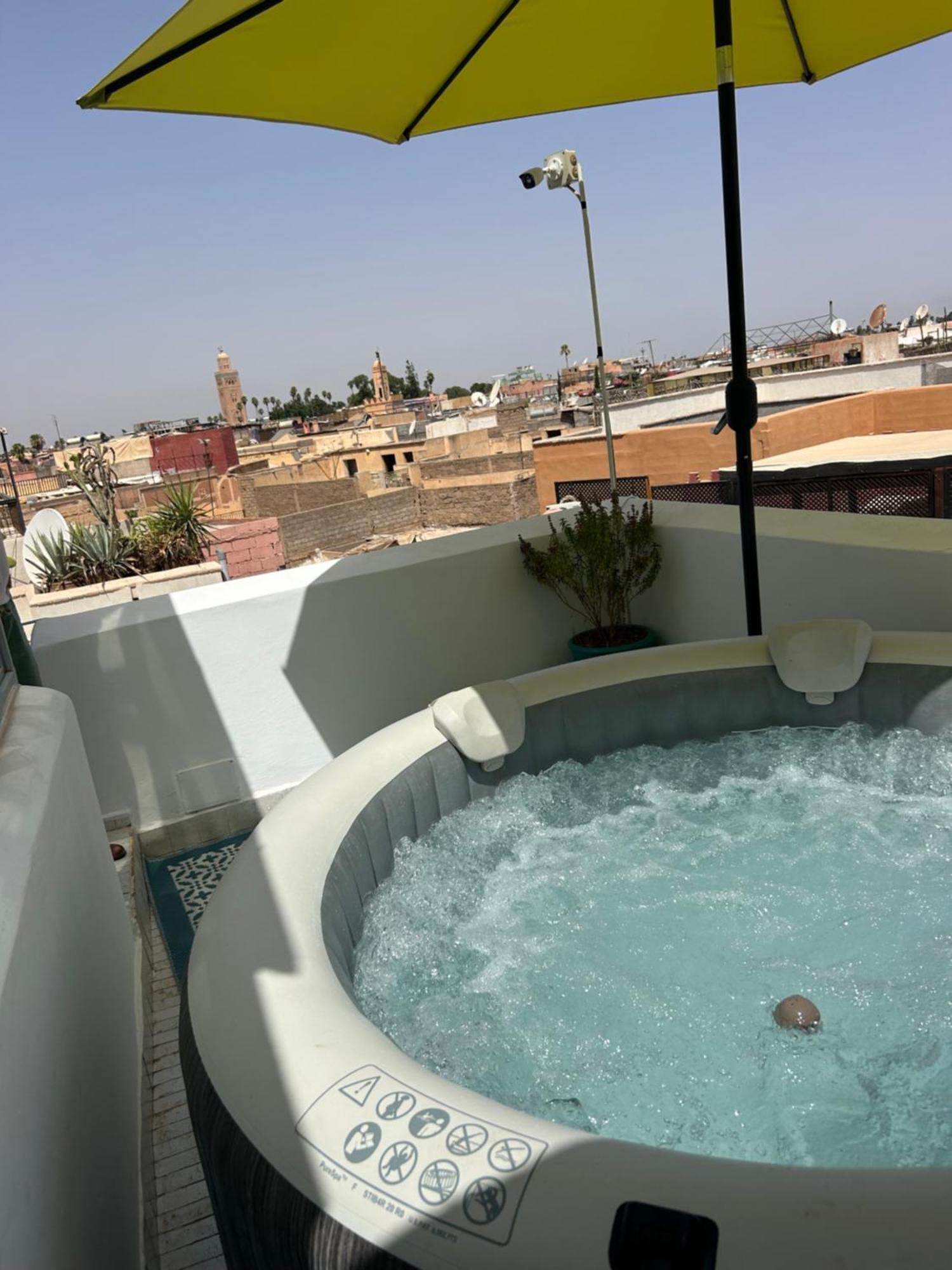 Riad Amazing Amazigh Avec Jacuzzi Petit Dejeuner Compris Avec Aussi Chambres Familiales Pres De La Place Jemaa El Fna Marrakesh Luaran gambar