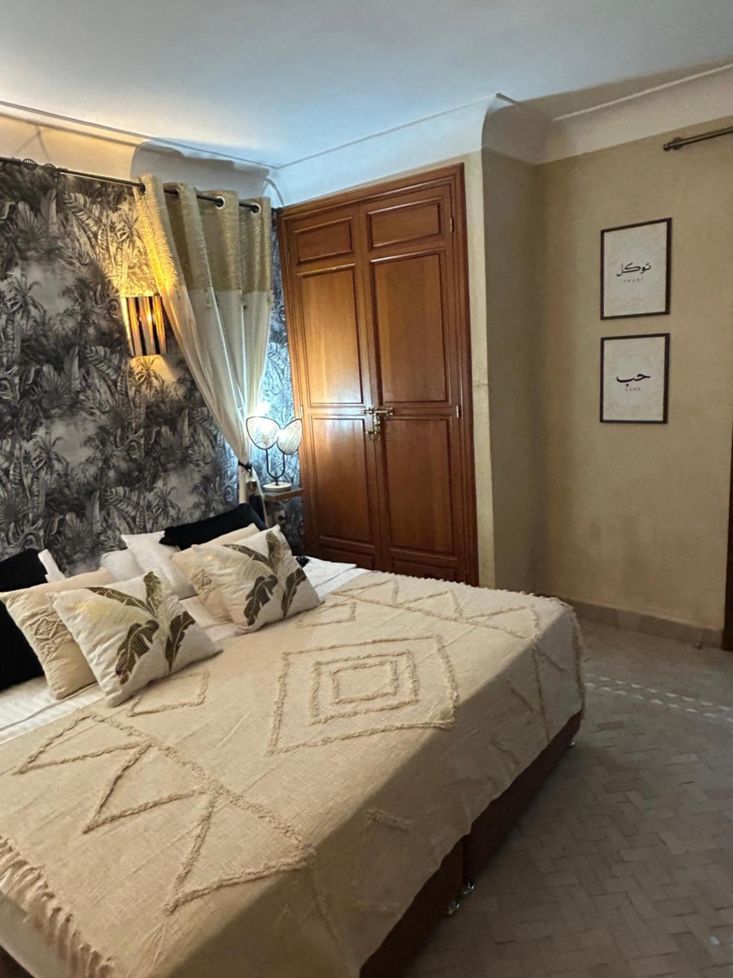 Riad Amazing Amazigh Avec Jacuzzi Petit Dejeuner Compris Avec Aussi Chambres Familiales Pres De La Place Jemaa El Fna Marrakesh Luaran gambar