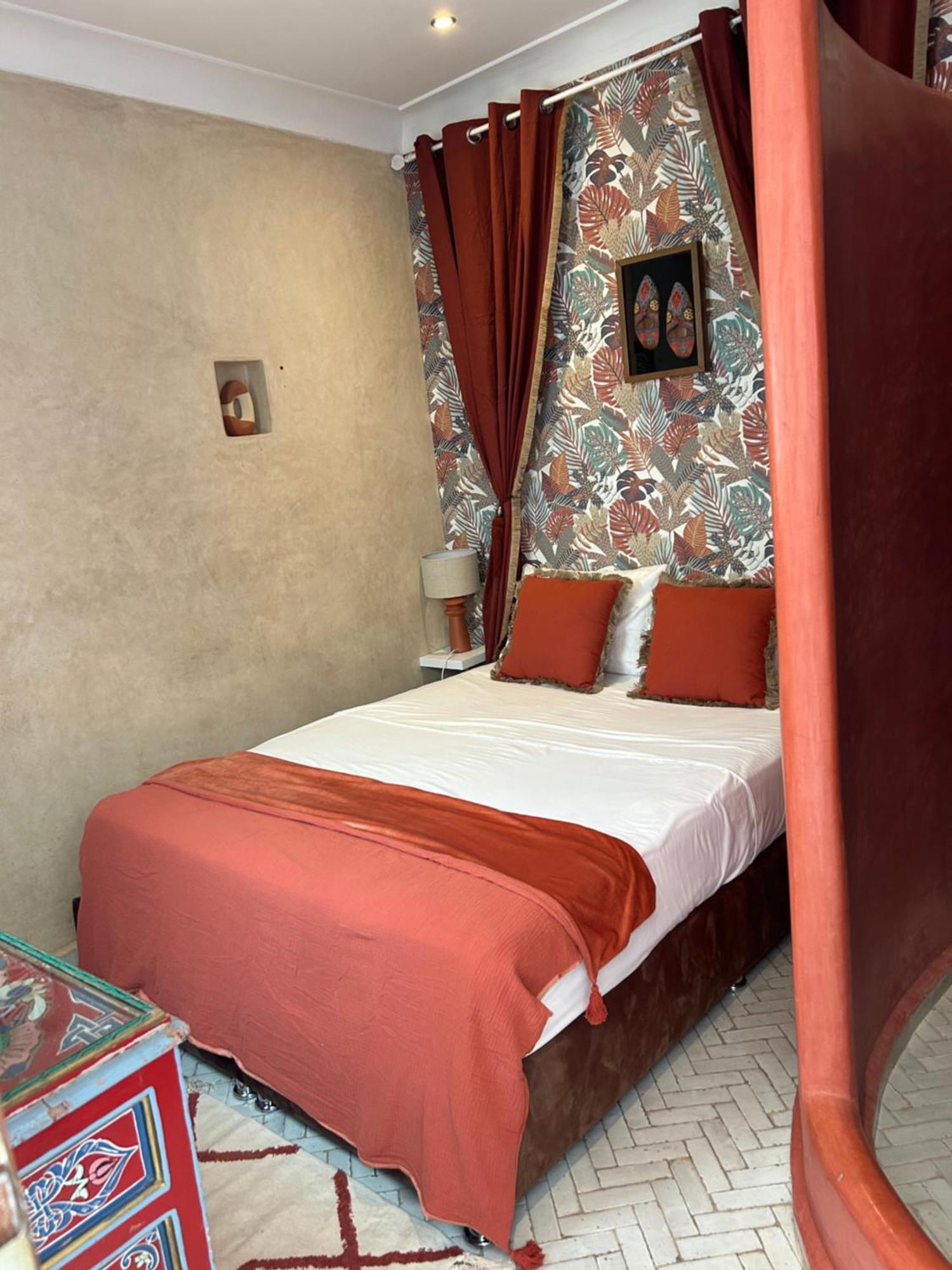 Riad Amazing Amazigh Avec Jacuzzi Petit Dejeuner Compris Avec Aussi Chambres Familiales Pres De La Place Jemaa El Fna Marrakesh Luaran gambar