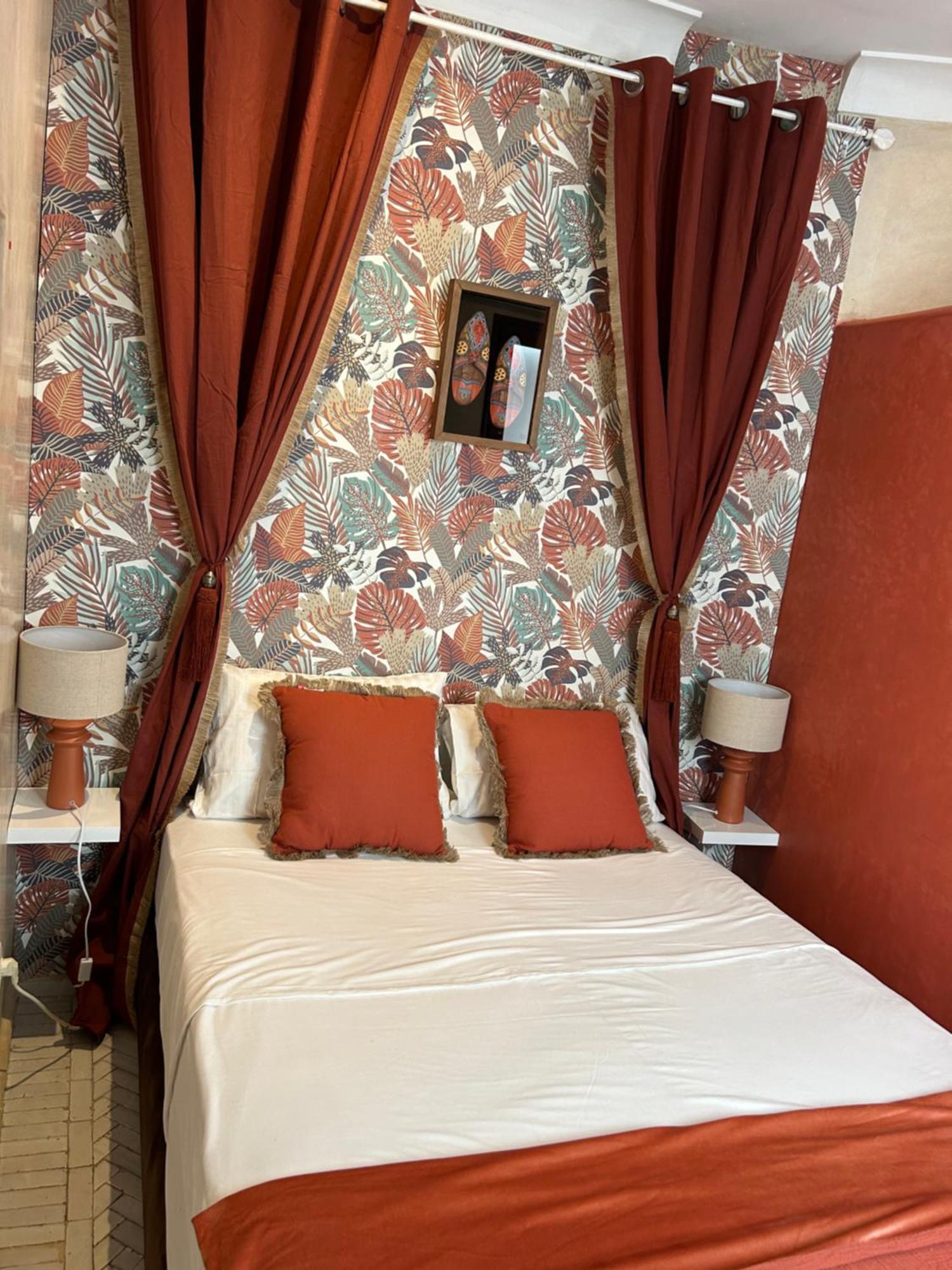 Riad Amazing Amazigh Avec Jacuzzi Petit Dejeuner Compris Avec Aussi Chambres Familiales Pres De La Place Jemaa El Fna Marrakesh Luaran gambar