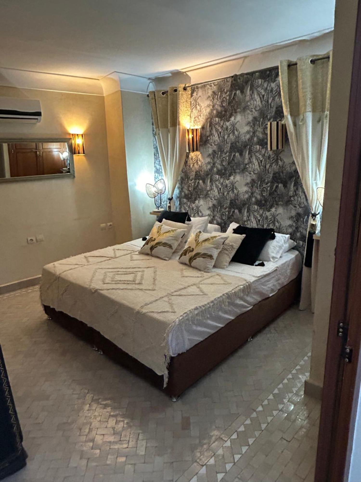 Riad Amazing Amazigh Avec Jacuzzi Petit Dejeuner Compris Avec Aussi Chambres Familiales Pres De La Place Jemaa El Fna Marrakesh Luaran gambar