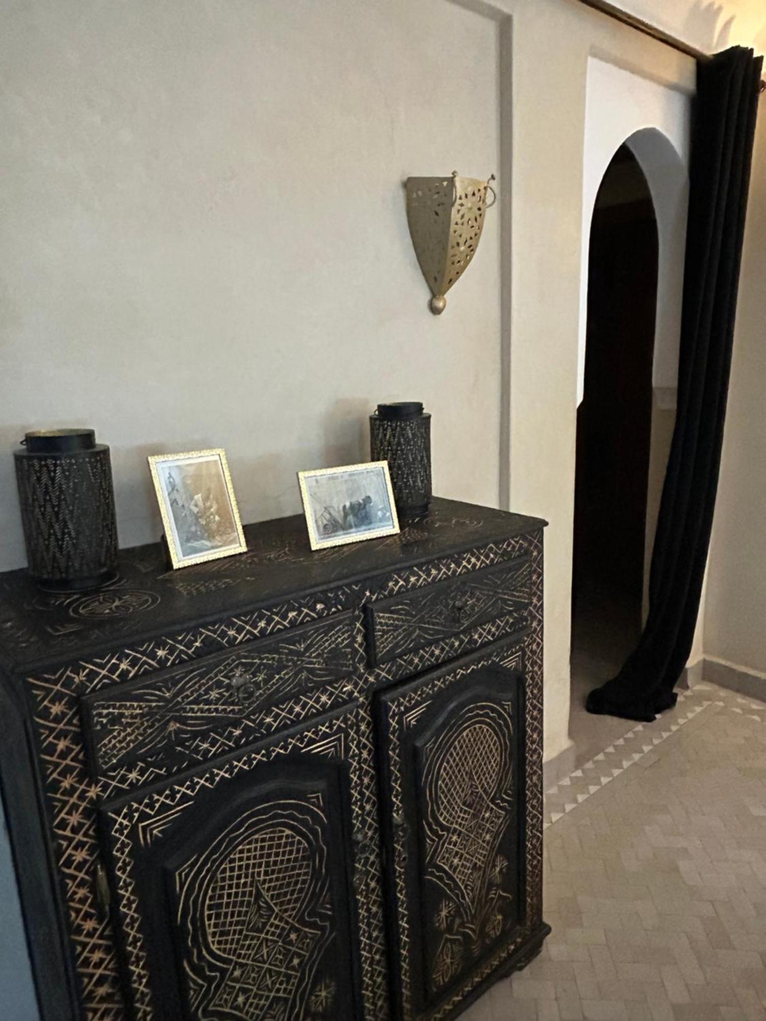 Riad Amazing Amazigh Avec Jacuzzi Petit Dejeuner Compris Avec Aussi Chambres Familiales Pres De La Place Jemaa El Fna Marrakesh Luaran gambar