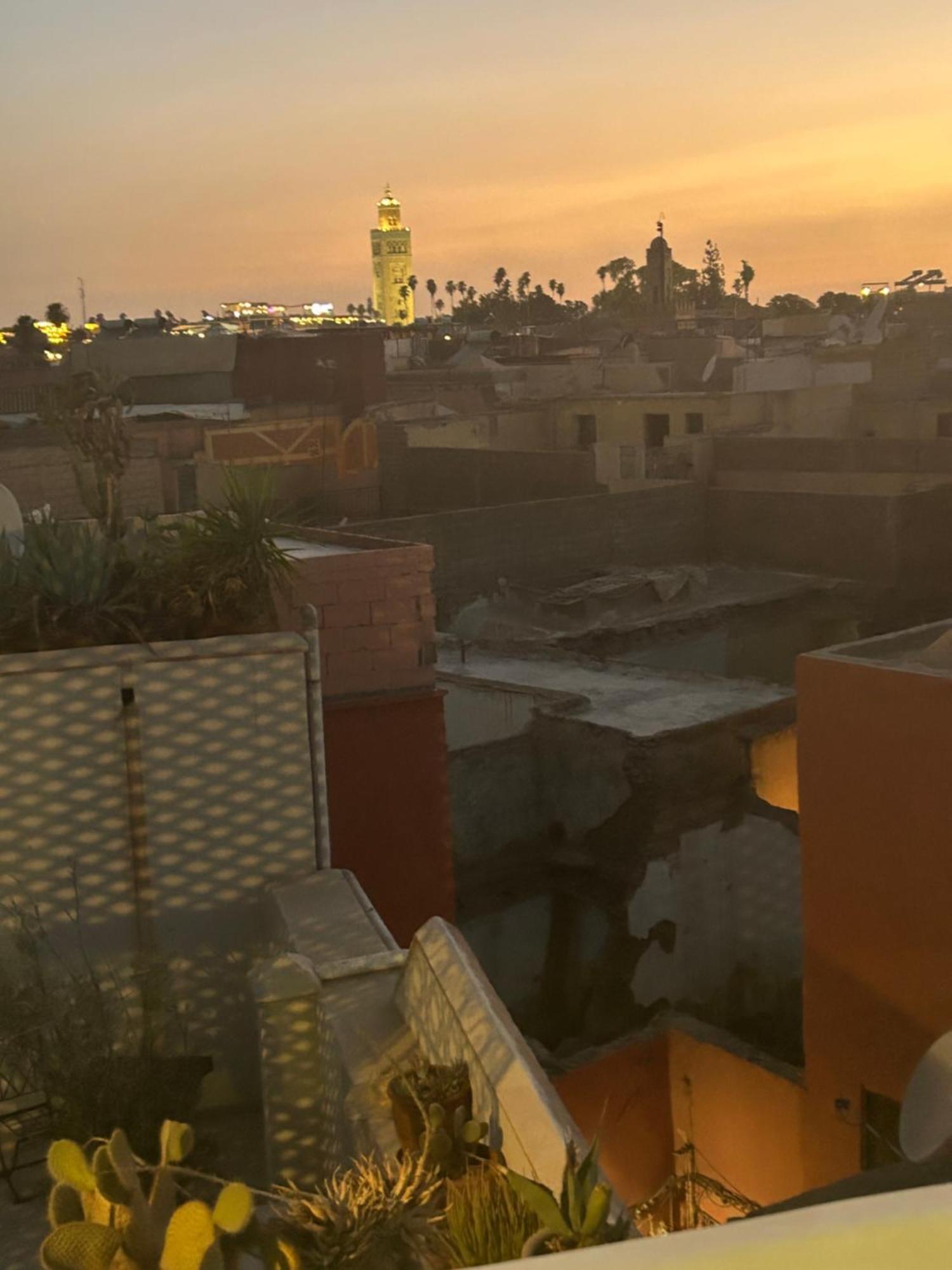 Riad Amazing Amazigh Avec Jacuzzi Petit Dejeuner Compris Avec Aussi Chambres Familiales Pres De La Place Jemaa El Fna Marrakesh Luaran gambar
