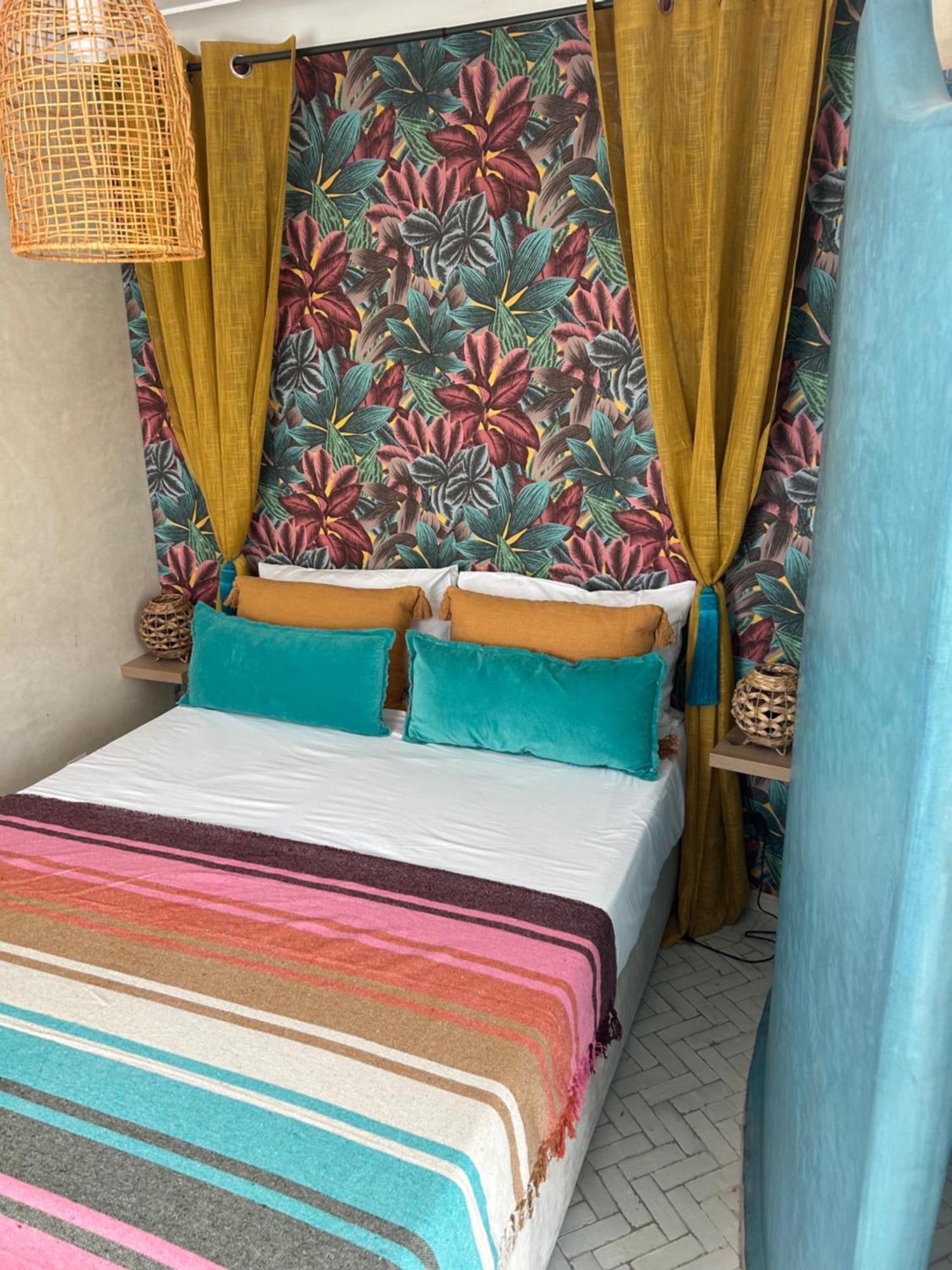 Riad Amazing Amazigh Avec Jacuzzi Petit Dejeuner Compris Avec Aussi Chambres Familiales Pres De La Place Jemaa El Fna Marrakesh Luaran gambar